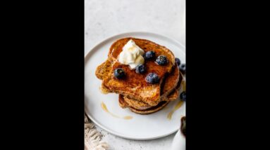 HIGH PROTEIN FRENCH TOAST | healthy breakfast idea #SHORTS #healthyrecipes