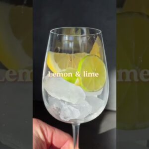 Natural Sprite AKA Pine Needle Soda 🫧🌲 For full recipe: https://pages.thehappypear.ie/recipe-club