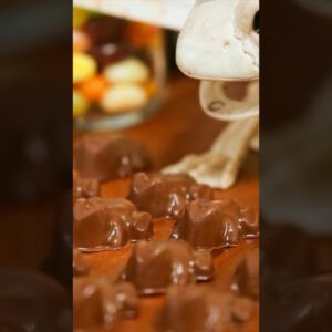 Chocolate Frogs | Harry Potter Halloween #recipes #shorts