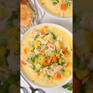 Delicious Chicken Pot Pie Soup | Fall Recipes #recipes