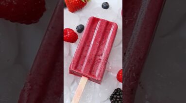 Very Berry Smoothie Pops | Frozen Summer Treats #shorts