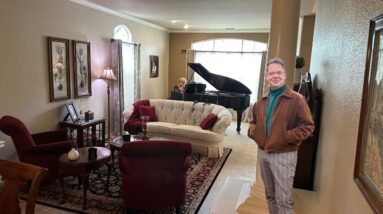 A mini Concert from Gustavo Telosa in the Nutmeg Notebook Living Room