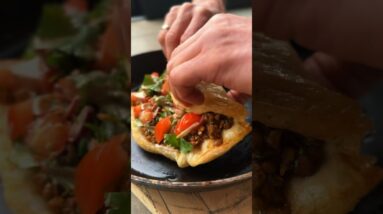 Lahmacun or ‘Turkish pizza’ with plant-based walnut & lentil ‘mince’ ???? Delicious vegan street food!