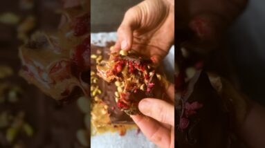 Easy Healthier Chocolate Date Snickers Bark ????????
