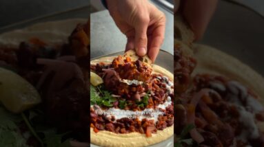 There’s a secret twist to this one! Smoky Choc Chilli Hummus Bowl 💚