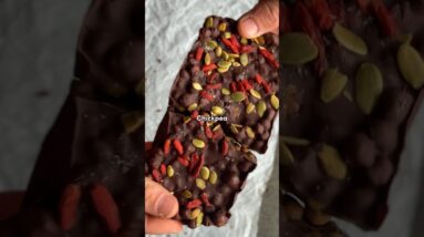 Crunchy & protein-packed, this Chocolate Chickpea Bark comes together in just 5 minutes! 🙌