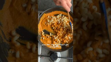 This dish packs 15g fibre + 20g protein per serving and comes together in 10 mins!