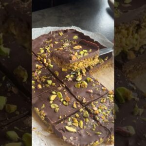 Dubai Style Pistachio Oat Bars 💯
