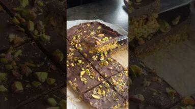 Dubai Style Pistachio Oat Bars 💯