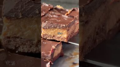 High fibre & refined sugar free Chocolate Peanut Butter Caramel Squares 🌱