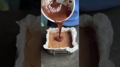 Chocolate Pecan Caramel Bars 🍁 Our healthier take on pecan pie - no-bake, vegan & gluten-free!