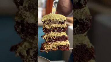 DUBAI CHOC CAKE 🙌 Full recipe video on our channel 💚