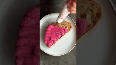 Our High-Protein Beet Cream ‘Cheese’ is creamy, vibrant, and full of fibre!