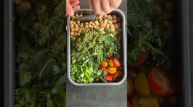 This Pesto Bean casserole might look indulgent, but it’s secretly really good for you! 💚