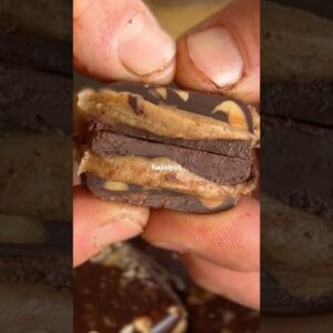 Healthier hazelnut caramel bites ✨ Rich, nutty and naturally sweetened with a date caramel centre!