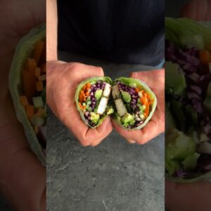 Fresh Summer Rolls with Peanut Ginger Dip are the ultimate light, vibrant lunch!☀️