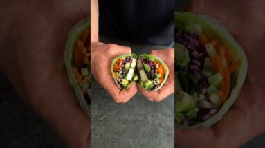 Fresh Summer Rolls with Peanut Ginger Dip are the ultimate light, vibrant lunch!☀️