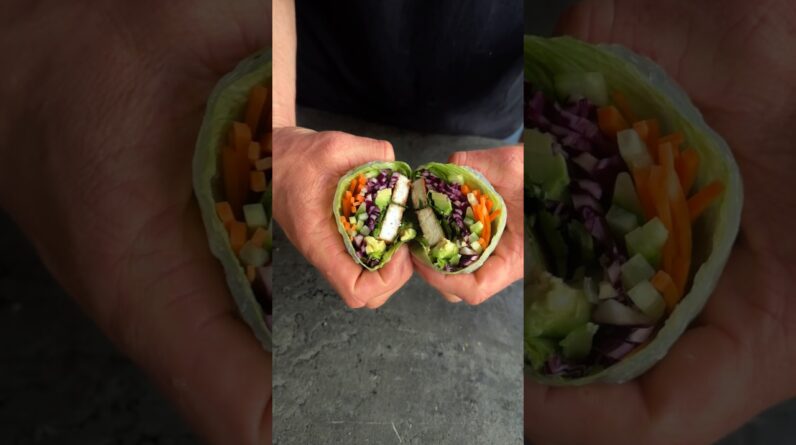 Fresh Summer Rolls with Peanut Ginger Dip are the ultimate light, vibrant lunch!☀️