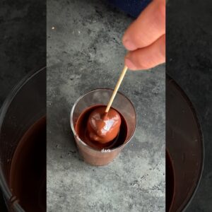 These Chocolate Covered Figs are a seriously satisfying snack that ticks all the boxes!