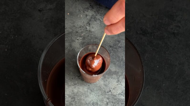 These Chocolate Covered Figs are a seriously satisfying snack that ticks all the boxes!