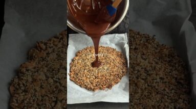 This chocolate sesame brittle is a healthier snack packed with healthy fats, calcium, and fibre 🌱
