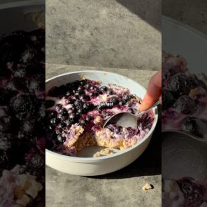 RECIPE BELOW! Blueberry Lemon Cheesecake baked oats is packed with ingredients to fuel your day!