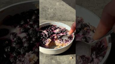 RECIPE BELOW! Blueberry Lemon Cheesecake baked oats is packed with ingredients to fuel your day!